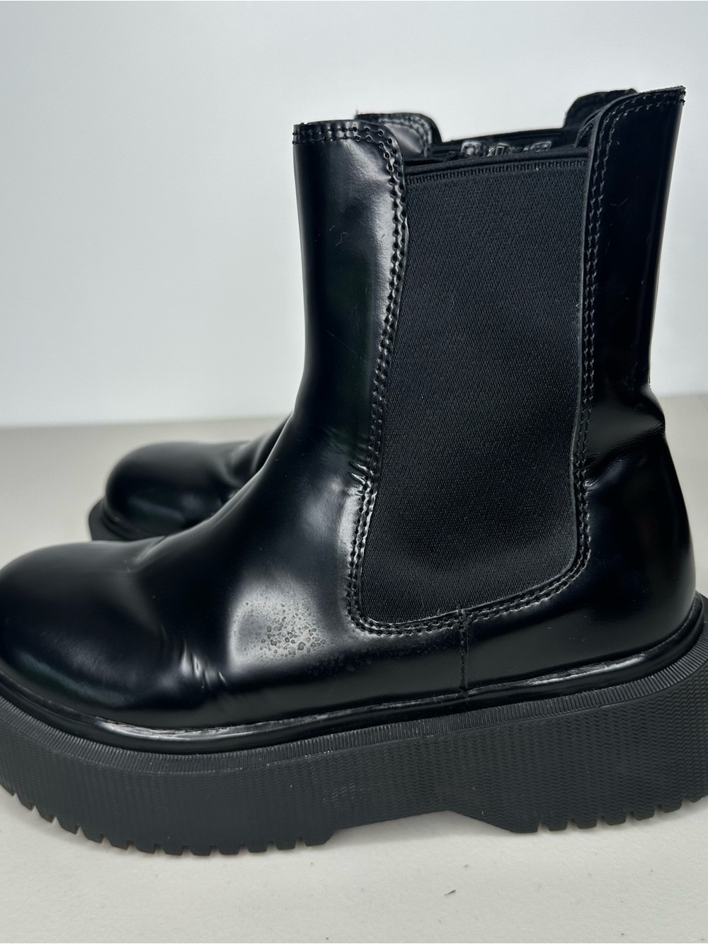 Jeffrey Campbell Black Platform Chelsea Boots Lug Sole Zip Women’s Size 6